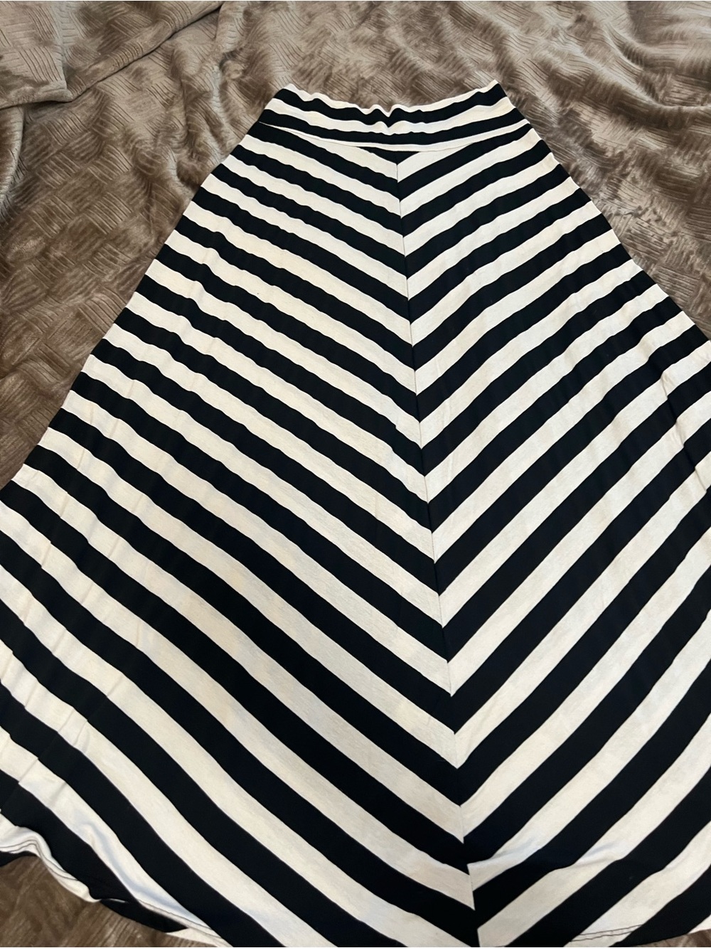 AB Studio Black and White Chevron A-Line Maxi Skirt